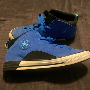 Kids size 5 Converse high tops, blue